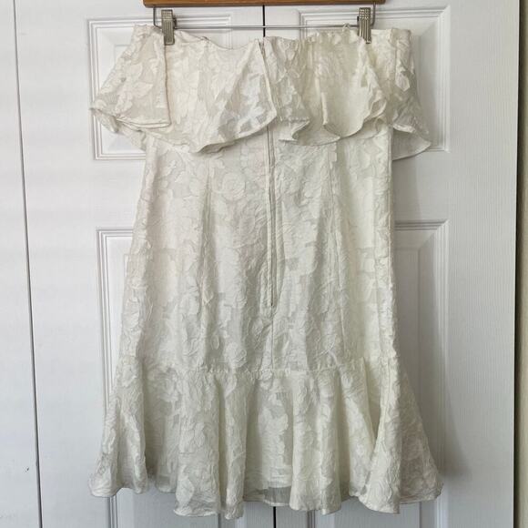 Keepsake the Label Radar Ivory Floral Lace Print Strapless Dress • Size L ⬇️ - Picture 3 of 3